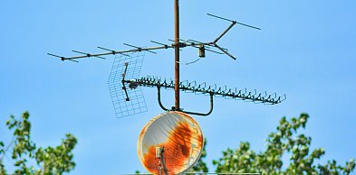 Montaż anteny na dachu pomoże Ci poprawić zasięg sieci komórkowej