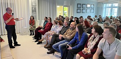 Kolejna inicjatywa PTTK przy Odlewni Żeliwa - Wernisaż "Zew natury" w Bibliotece