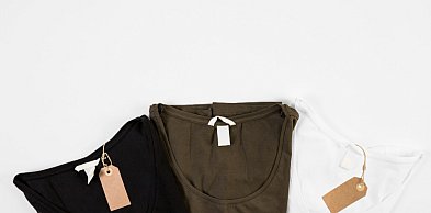 Metki wszywane, drukowane czy termotransferowe – którą opcję wybrać?