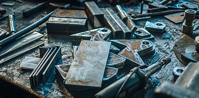 Jubilerski stół warsztatowy w domowym zaciszu: Ergonomia pracy z palnikiem