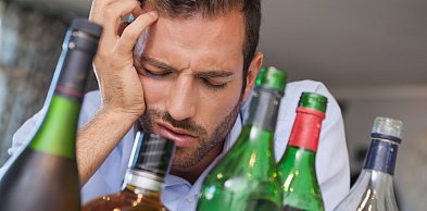 Alkohol a zaburzenia lękowe - błędne koło samoleczenia, z którego można wyjść