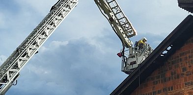 Pożar dachu domu w Pyszącej szybko opanowany przez strażaków