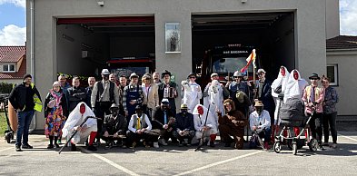 Siwki opanowały Brodnicę! Barwny korowód wyruszył na ulice w szczytnym celu