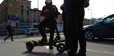 Hulajnogi elektryczne pod lupą policji. Seria groźnych wypadków w Śremie