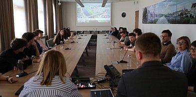 Francuska młodzież z wizytą w śremskim ratuszu - Międzynarodowa wymiana w liceum