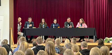 Debata przeciw przemocy - Ważne spotkanie w dolskiej podstawówce z gośćmi