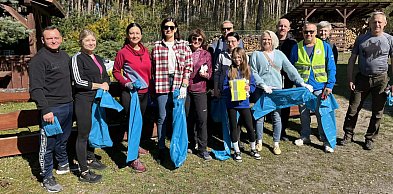 Sprzątanie lasu z KGW Jaszkowianki! Wstydliwe znaleziska w lesie