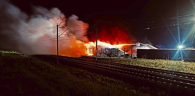 Nocny pożar w podkościańskim zakładzie. Z żywiołem walczyło 18 zastępów straży!