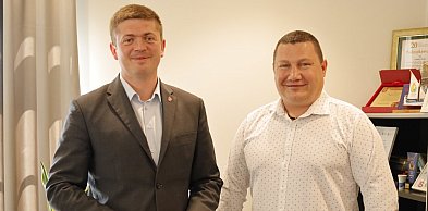 Nowy sołtys w gminie z wizytą u Burmistrza. Kim jest nowy gospodarz Mechlina?