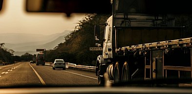 Opłaty drogowe a zarządzanie flotą – jak lepiej kontrolować wydatki w transporcie?