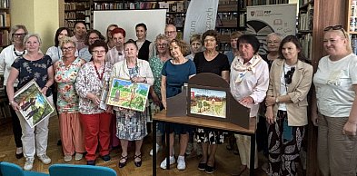 Premiera teatrzyku Kamishibai o śremskich legendach! Malarski debiut seniorek