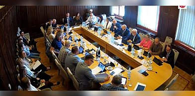 Plany ogólne gmin i powrót sporu gospodarstwa w Pince. Skrót z sesji Rady Powiatu