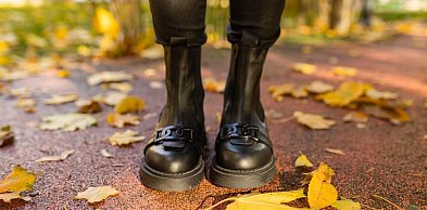 Sztyblety w eleganckich stylizacjach: Jak nosić Chelsea boots z klasą?