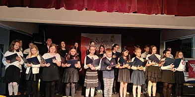 Wieczór Pieśni Patriotycznych w śremskiej „Szóstce”-84227