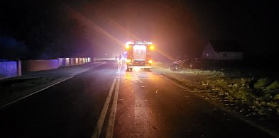 Utrudnienia na drodze Dolsk -Śrem. Osobówka wypadła z drogi-85101