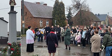 Historyczne wydarzenie w Niesłabinie. Poświęcenie odrestaurowanej figurki-85578