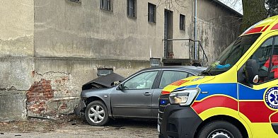 Fatalne warunki na drogach. Uwaga gołoledź . Strażacy w akcji