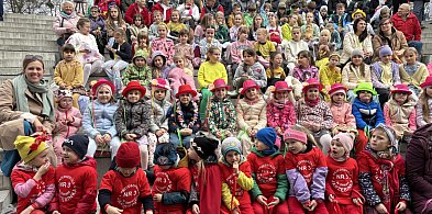 Kolorowo w Amfiteatrze! Międzypokoleniowe powitanie wiosny w Śremie