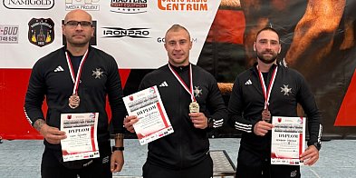 Śremscy mundurowi z medalami na Mistrzostwach Polski służb w kickboxingu-83604
