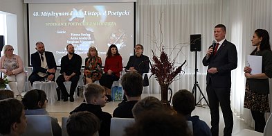 Młodzież i literatura. Poetyckie spotkanie w śremskiej-84191