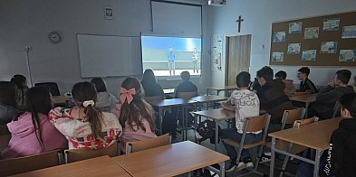 Wirtualna podróż w kosmos. Spotkanie z dr. Sławoszem Uz-84515