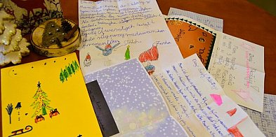 Mikołaj w mundurze - policjanci ze Śremu pomagają potrz-84554