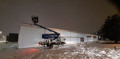 Śnieg zagroził obiektowi Warty Śrem! Szybka reakcja zapobiegła niebezpieczeństwu-84870