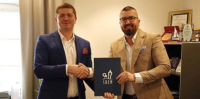 Burmistrz podpisał nową umowę. Porozumienie w sprawie b-84990