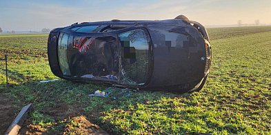 Dachowanie w okolicach Łuszkowa - 21-latek w szpitalu-85134