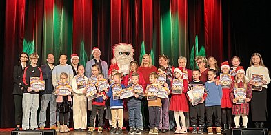 Eko szopka seniorów triumfuje. IV Konkurs na szopkę Boż-85191