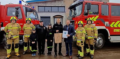 Uroczyste pożegnanie - Historyczny Mercedes OSP Masłowo-85242