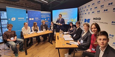 Licealiści ze Śremu podbijają Warszawę! Sukcesy na II K-85350