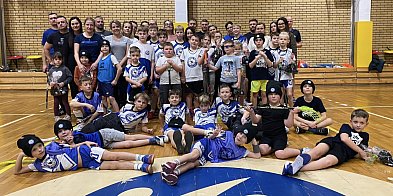 Świąteczne starcie gigantów - Unihokejowy turniej dzieci kontra rodzice!-85548