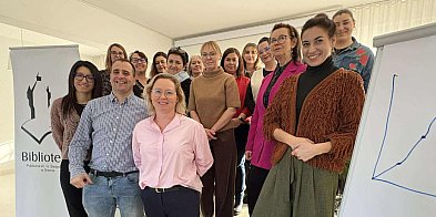 Pracownicy biblioteki szkolą się pod okiem ekspertów z-85717