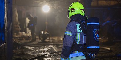 Nocna walka z ogniem w Kiełczewie. - Spłonęła hala prod-85744