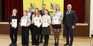 Sportowe talenty z Dolska docenione. Burmistrz wręczył stypendia!