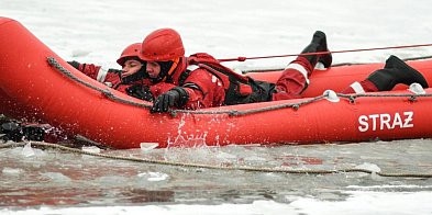 Strażacy trenowali na jeziorze - Nowoczesny sprzęt goto