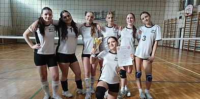 SP 6 najlepsza w powiatowych rozgrywkach siatkarskich