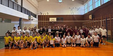 Turniej rzucanki siatkarskiej w Zbrudzewie - Rywalizacja klas ósmych