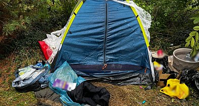Nielegalne koczowisko na osiedlu. Dwie osoby mieszkały w namiocie-83586