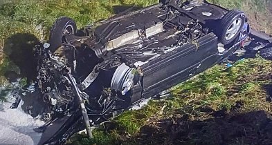 Podczas dachowania wypadli z auta! Jechali za szybko, a do tego wszyscy byli pijan-84242