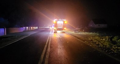 Utrudnienia na drodze Dolsk -Śrem. Osobówka wypadła z drogi-85101