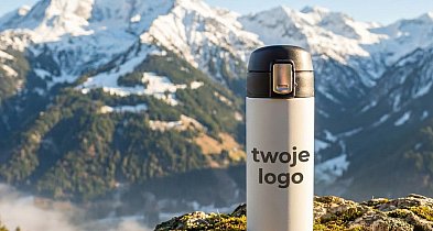 Fenomen kubków termicznych z logo-85215