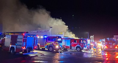Potężny pożar hali poligraficznej w Rawiczu. W akcji był również zastęp ze Śremu-85503