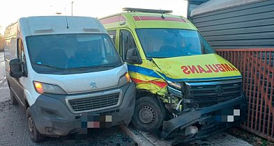 Zderzenie karetki pogotowia z busem. Policja ustaliła winnego-85575