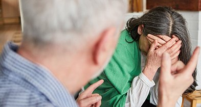 Bohaterska postawa 11-latki. Zadzwoniła pod 112, gdy pijany dziadek groził babci-85816