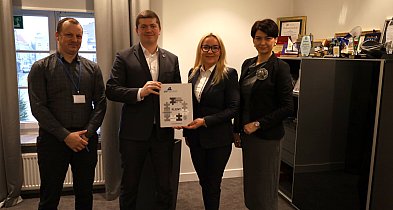 Lokalna współpraca na kolejne lata. Gmina Śrem i SBL z nową umową na obsługę budże-86080