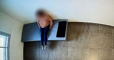 Atak na ratowników medycznych. Agresywna 49-latka w rękach policji-86212