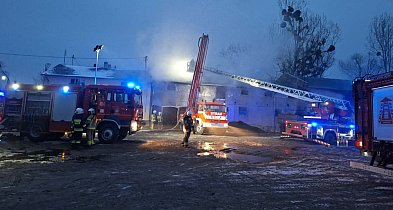 Płonął budynek inwentarski! Ewakuowano kilkadziesiąt zwierząt