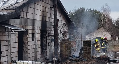 Pożar pieczarkarni w  gminie Dolsk – w akcji udział brało 13 zastępów straży